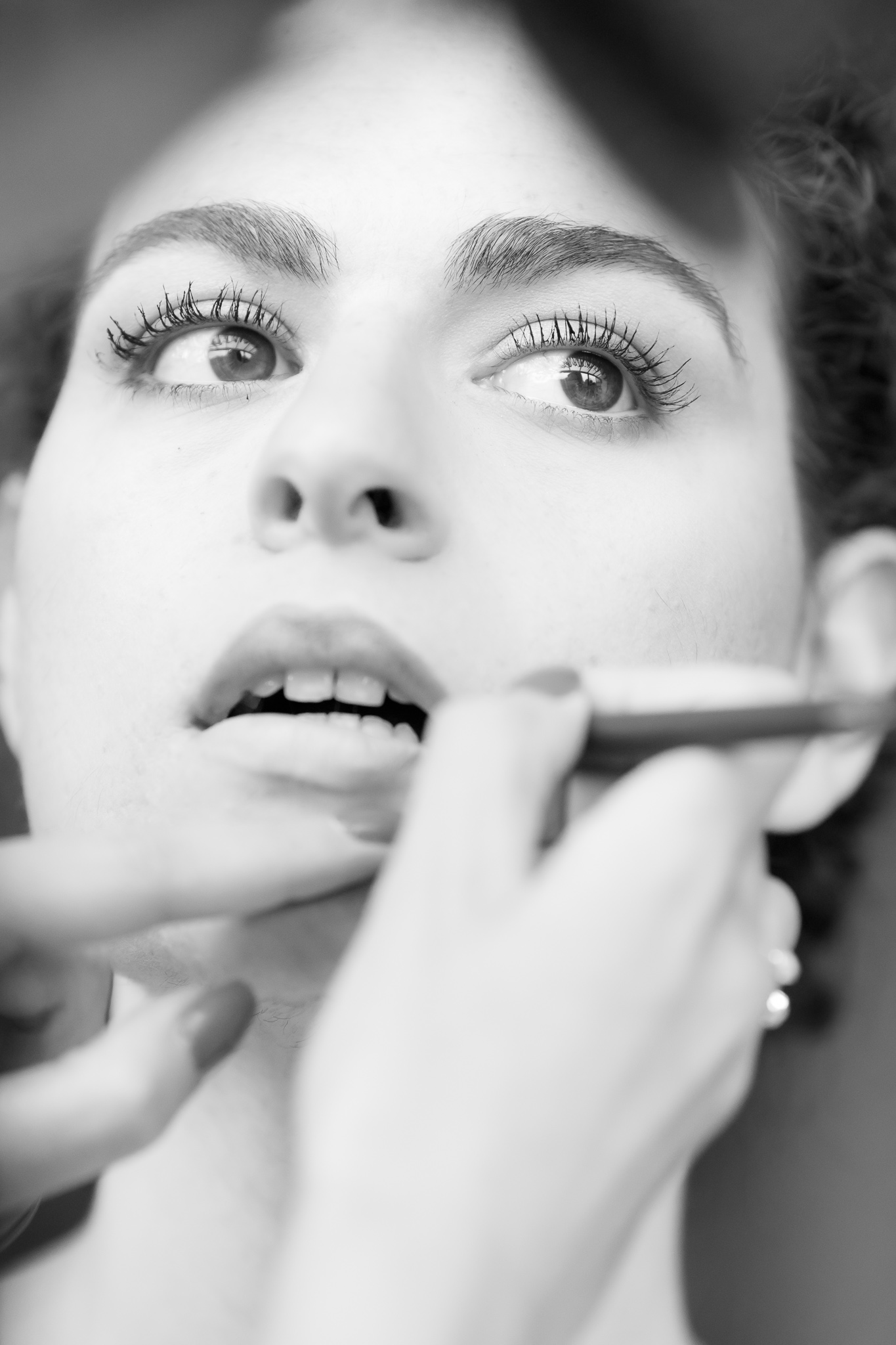 Portrait artistique en noir et blanc — réalisation Allisa MUA